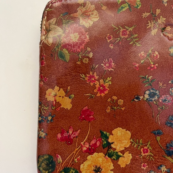 Patricia Nash Cassini Wristlet - EUC - Picture 4 of 13